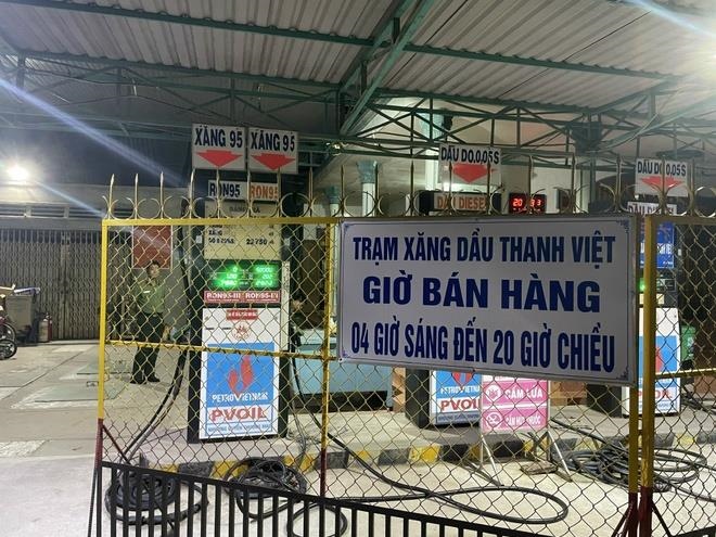 Một cửa hàng xăng dầu tại Tây Ninh đã giảm thời gian bán hàng so với thời gian niêm yết.