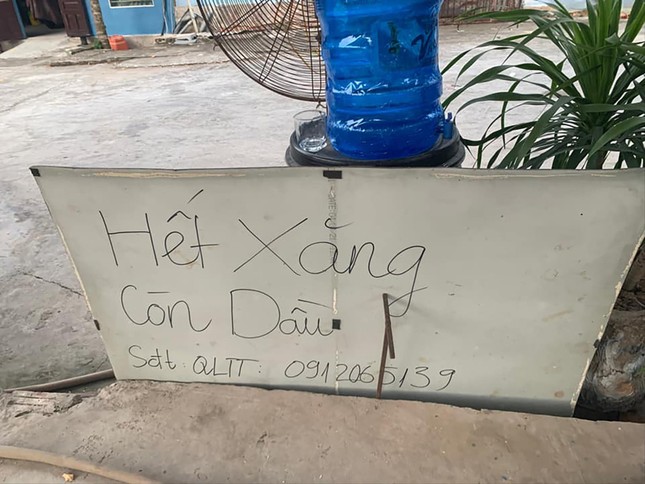 Nhiều doanh nghiệp, cửa hàng xăng giở chiêu bán hàng đối phó.