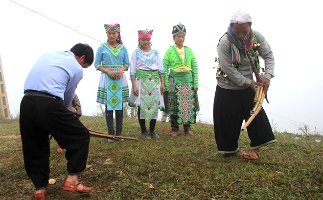 Nét đặc sắc của đồng bào Mông huyện Trạm Tấu được gìn giữ qua các lễ hội.