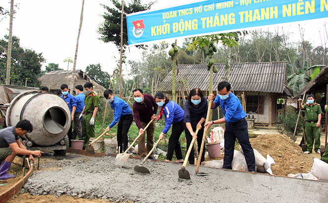 Project ‘road for children to go to school’ is named among the top nine best youth projects nationwide.
