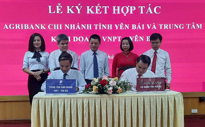 Lãnh đạo Agribank Chi nhánh tỉnh Yên Bái và Trung tâm VNPT Yên Bái ký kết thỏa thuận hợp tác