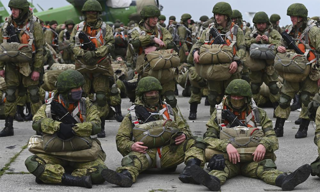 Lính đổ bộ đường không Nga tham gia diễn tập tại thành phố Taganrog tháng 4/2021.