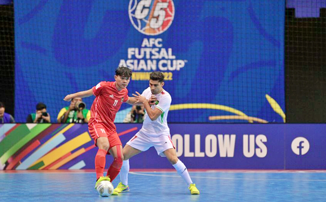 ĐT Futsal Indonesia (áo đỏ) không thể gây bất ngờ trước ĐT Futsal Iran