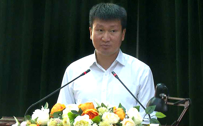 Đồng chí Trần Huy Tuấn - Chủ tịch UBND tỉnh, Trưởng Ban Chỉ đạo KVPT tỉnh phát biểu tại Hội nghị.