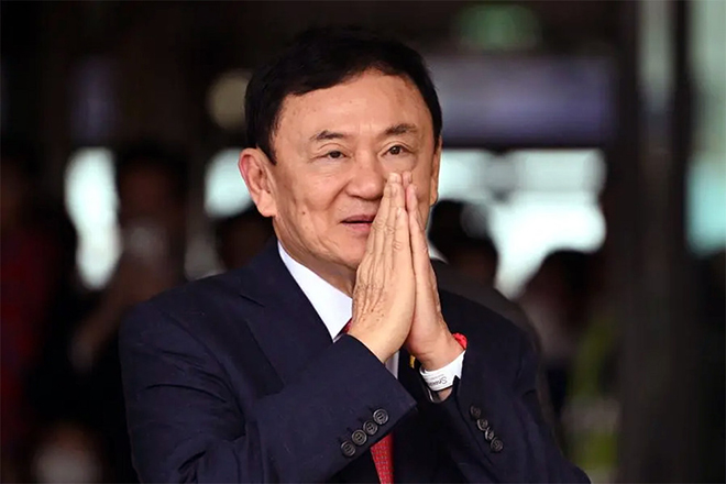 Cựu thủ tướng Thái Lan Thaksin tại sân bay Don Mueang, Bangkok ngày 22/8.