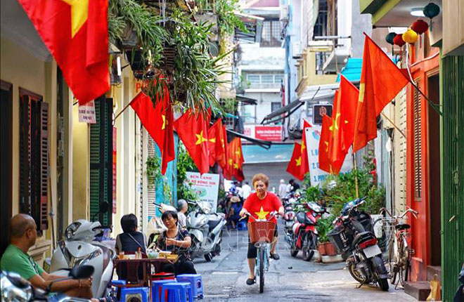 Ngõ Cổng Đục, phường Hàng Mã, quận Hoàn Kiếm buổi sáng sớm ngày mùng 2 tháng 9.