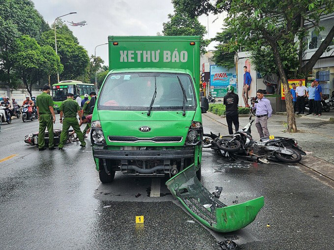 Hiện trường tai nạn trên đường Phan Văn Trị.