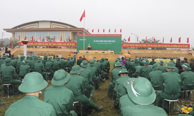 Tân binh huyện Trấn Yên lên đường nhập ngũ tại Lễ giao nhận quân huyện Trấn Yên năm 2023.