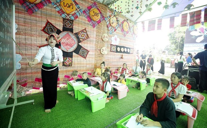 Không gian trưng bày, trình diễn văn hóa dafabet khuyến mãi dân tộc và Triển lãm ảnh tư liệu về dafabet khuyến mãi dân tộc, tôn giáo ở Việt Nam trong sự nghiệp xây dựng và bảo vệ Tổ quốc
