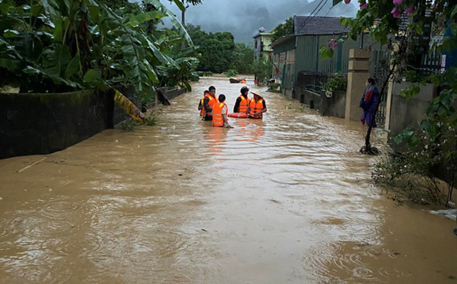 Mưa lũ gây ngập sâu ở huyện Quỳ Châu, tỉnh Nghệ An
