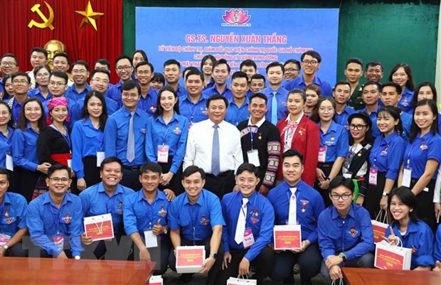 Giám đốc Học viện Chính trị Quốc gia Hồ Chí Minh Nguyễn Xuân Thắng với các đại biểu tham dự đại hội.