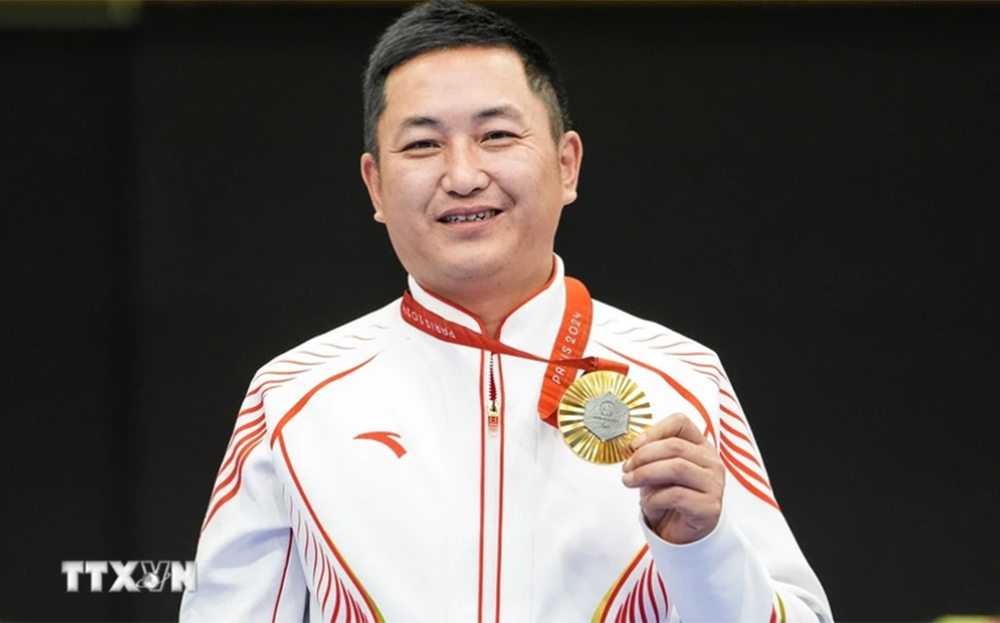 VĐV Yang Chao của Trung Quốc giành huy chương Vàng nội dung P3 - 25m súng ngắn hỗn hợp SH1 tại Paralympic 2024 ở Paris, Pháp ngày 2/9/2024.