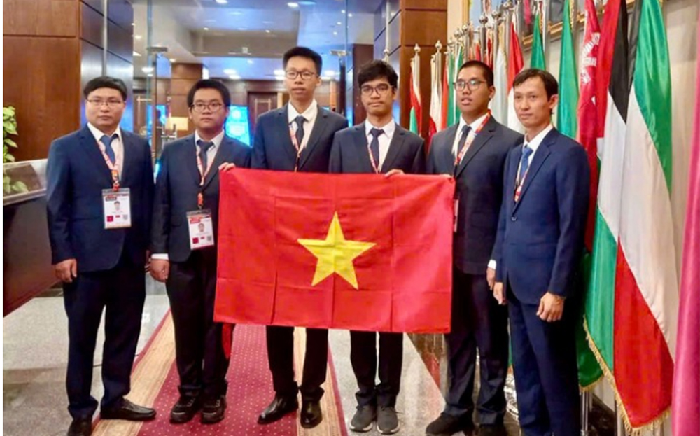 4/4 học sinh Việt giành huy chương Olympic Tin học quốc tế 2024.