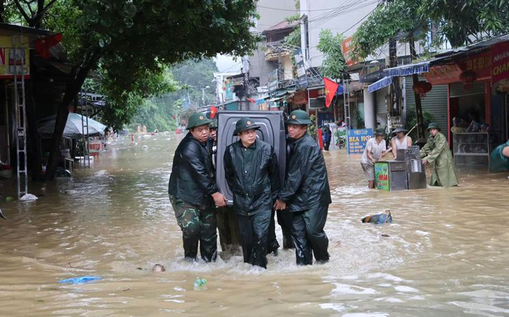 Các lực lượng được huy động để hỗ trợ nhân dân khắc phục hậu quả mưa lũ.