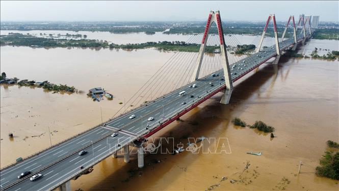 Mực nước trên sông Hồng tại Hà Nội lúc 13 giờ ngày 12/9 là 11,2 m, dưới báo động 3 là 0,47m.