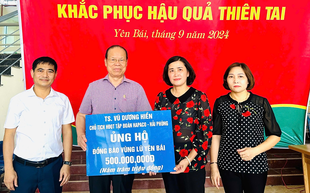 Tiến sỹ Vũ Dương Hiền – Chủ tịch Hội đồng Quản trị Tập đoàn HAPACO, Hải Phòng hỗ trợ nhân dân vùng lũ Yên Bái 500 triệu đồng.