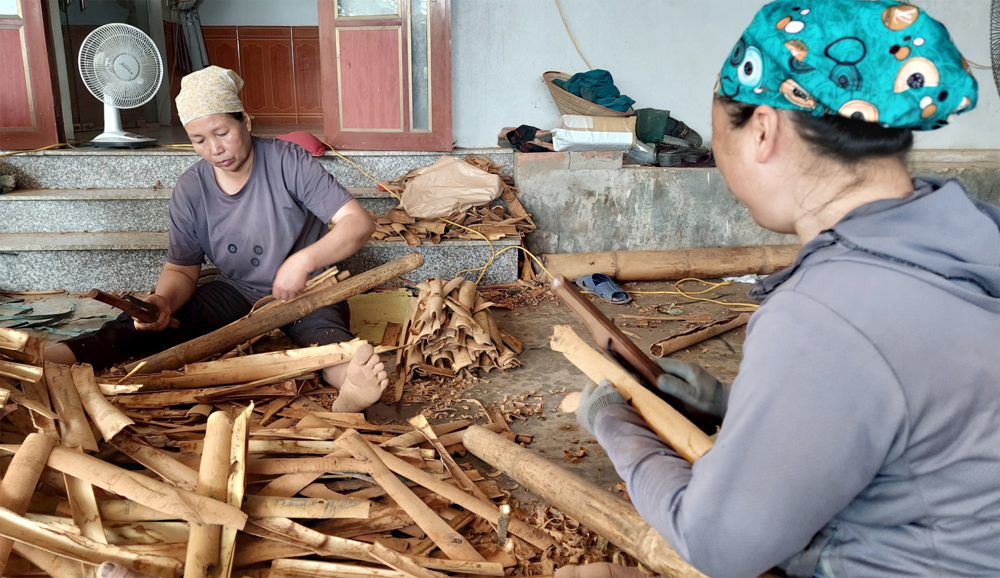 Nhân dân các dân tộc huyện Văn Yên đang ra sức thi đua lập nhiều thành tích vì mục tiêu phát triển nhanh, bền vững theo hướng 