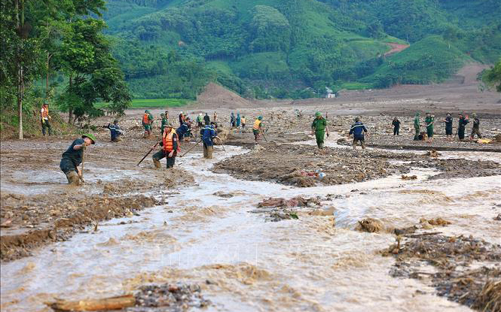 Lực lượng quân đội triển khai tìm kiếm các nạn nhân mất tích do sạt lở đất tại làng Nủ, xã Phúc Khánh, huyện Bảo Yên, Lào Cai. Ảnh minh họa