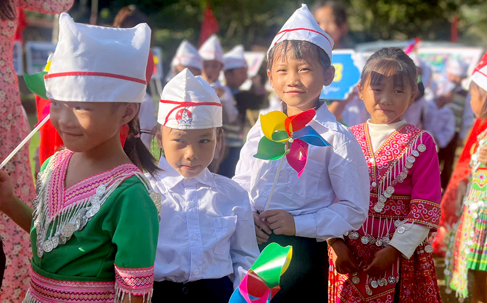 Các đơn vị không nằm trong khu vực có nguy cơ cao xảy ra ngập lụt, lũ ống, lũ quét, sạt lở đất và đảm bảo các điều kiện an toàn thì triển khai tổ chức cho học sinh, học viên, sinh viên đi học từ ngày 9/9/2024 theo khung kế hoạch thời gian năm học 2024-2025.