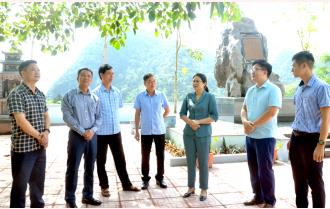 Phó Chủ tịch HĐND tỉnh Vũ Quỳnh Khánh khảo sát về chính sách hỗ phát triển du lịch tại huyện Văn Chấn