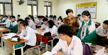 Năm 2030, tỉnh Yên Bái đặt mục tiêu có 97% số thanh niên, thiếu niên độ tuổi 15 đến 18 tuổi có bằng tốt nghiệp trung học cơ sở. (Giờ học của các em học sinh Trường THPT Nguyễn Huệ, thành phố Yên Bái)