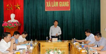 Đồng chí Vũ Quỳnh Khánh - Ủy viên Ban Thường vụ Tỉnh ủy, Phó Chủ tịch HĐND tỉnh phát biểu tại buổi giám sát của HĐND tỉnh tại xã Lâm Giang.