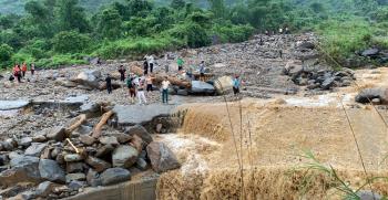 Mưa lớn cục bộ làm thiệt hại nhiều tuyến đường, cầu, ngầm tràn ở nhiều thôn của xã Phong Dụ Thượng, huyện Văn Yên trong trận mưa lớn tối 9/6 vừa qua.