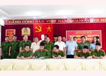 Công an huyện Văn Yên tổ chức ký kết thi đua giữa các đội nghiệp vụ và công an các xã, thị trấn trên địa bàn.