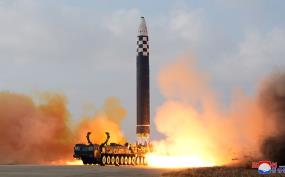 Tên lửa đạn đạo xuyên lục địa Hwasong-17 được Triều Tiên phóng thử hôm 18/11.