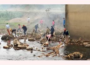 Residents in Tan Hop commune, Van Yen district, collect waste on local rivers and streams.