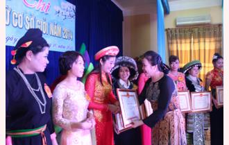 Thí sinh Phạm Thị Kim Hoa đoạt giải Nhất Hội thi Chủ tịch Hội Phụ nữ cơ sở giỏi cấp tỉnh năm 2014
