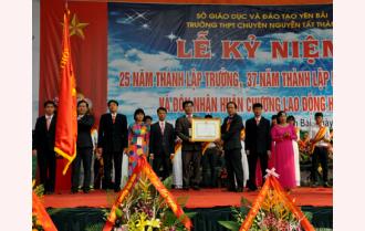 Trường THPT chuyên Nguyễn Tất Thành kỷ niệm 25 năm thành lập và đón nhận Huân chương Lao động hạng Ba