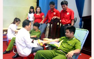 Yên Bình: Gần 200 cán bộ, đoàn viên thanh niên đăng ký hiến máu tình nguyện