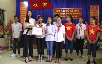 Hoa hậu Việt Nam 2016 Đỗ Mỹ Linh tham gia hoạt động từ thiện tại xã Nga Quán (Trấn Yên)