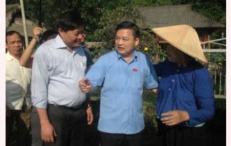 Trưởng đoàn Đại biểu Quốc hội tỉnh Dương Văn Thống tiếp xúc cử tri huyện Lục Yên