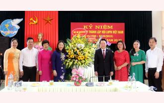 Chủ tịch UBND tỉnh Đỗ Đức Duy chúc mừng Hội Liên hiệp Phụ nữ tỉnh nhân Ngày phụ nữ Việt Nam