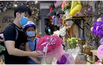 Thành phố Yên Bái: Thị trường hoa “online” sôi động dịp 20/10