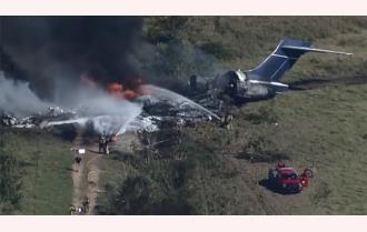 [Video] Toàn bộ 21 người sống sót thần kỳ khi máy bay rơi và bốc cháy