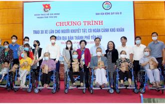 Thành phố Yên Bái trao 30 xe lăn cho người khuyết tật có hoàn cảnh khó khăn