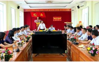 Phó Bí Thư Thường trực Tỉnh ủy Tạ Văn Long chúc mừng các Ban xây dựng Đảng nhân ngày truyền thống
