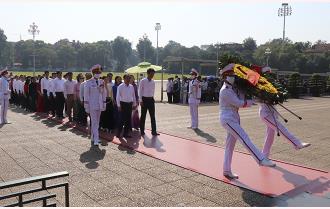 Đoàn đại biểu tỉnh Yên Bái viếng Lăng Chủ tịch Hồ Chí Minh và tham quan Khu di tích Bác Hồ tại Phủ Chủ tịch