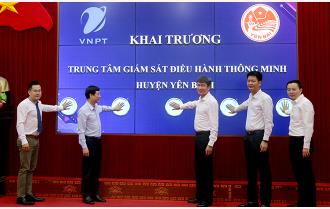 Chủ tịch UBND tỉnh Trần Huy Tuấn dự khai trương Trung tâm Điều hành thông minh huyện Yên Bình