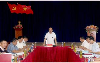 Phó Bí thư Thường trực Tỉnh ủy Tạ Văn Long kiểm tra tiến độ thực hiện Chương trình hành động 135 tại xã Púng Luông