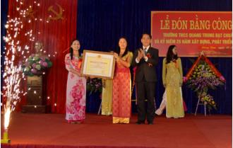 Trường THCS Quang Trung đón nhận bằng công nhận trường chuẩn quốc gia