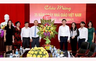 Phó Chủ tịch UBND tỉnh Nguyễn Chiến Thắng chúc mừng cán bộ, công chức, viên chức ngành giáo dục và đào tạo