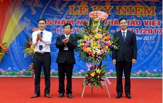 Phó Chủ tịch UBND tỉnh Dương Văn Tiến dự lễ kỷ niệm Ngày nhà giáo Việt Nam tại Trường THPT Nguyễn Lương Bằng