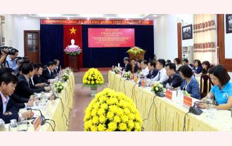 Đoàn học viên cao cấp lý luận chính trị của Đảng Nhân dân Cách mạng Lào thăm và nghiên cứu thực tế tại tỉnh Yên Bái