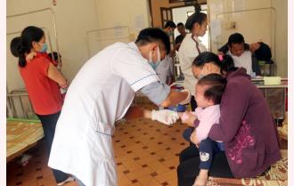 Yên Bái: Giao mùa, trẻ nhập viện tăng cao