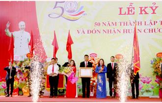 Trường THPT huyện Văn Chấn kỷ niệm 50 năm thành lập và đón nhận Huân chương Lao động hạng Ba
