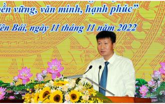 Chủ tịch UBND tỉnh Trần Huy Tuấn và lãnh đạo các sở, ngành tiếp thu, trả lời các ý kiến của nông dân